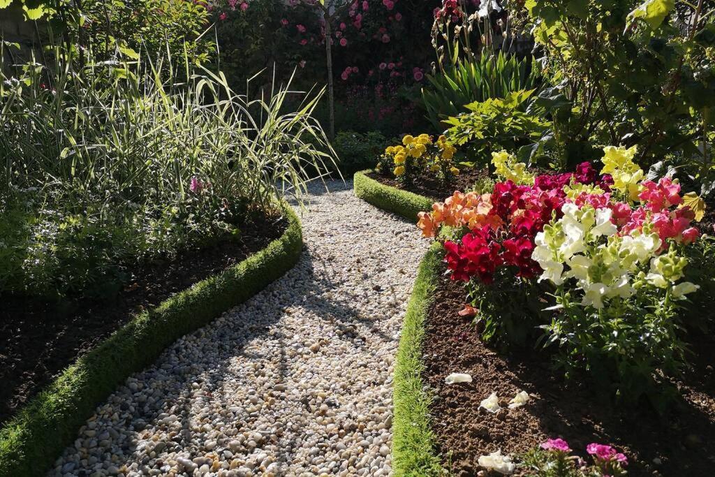 La Roseliere Maison Plain Pied Confortable Belle Decoration Jardin Magnifique 10 Mn A Pied Centre Ville Bayeux Proche Plages Du Debarquement Eksteriør billede