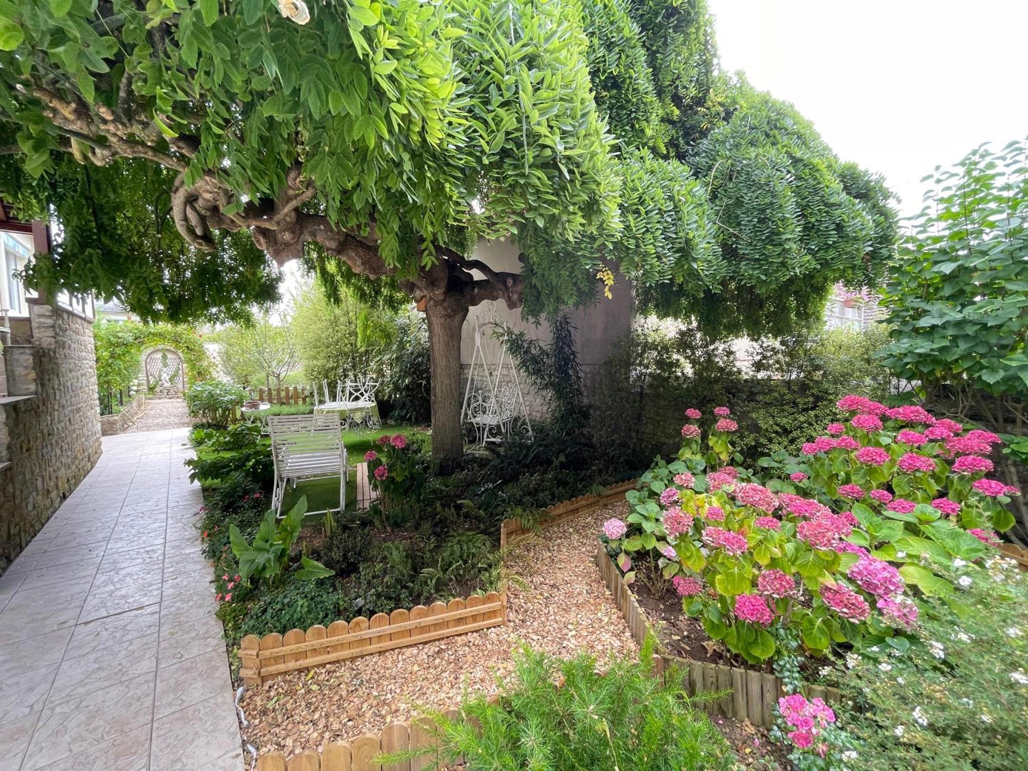 La Roseliere Maison Plain Pied Confortable Belle Decoration Jardin Magnifique 10 Mn A Pied Centre Ville Bayeux Proche Plages Du Debarquement Eksteriør billede